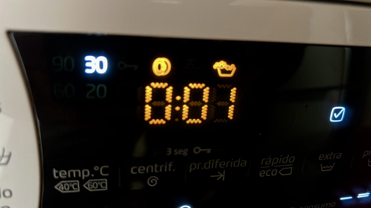 Skalbimo mašinos valdymo skydelis su 30 °C programa